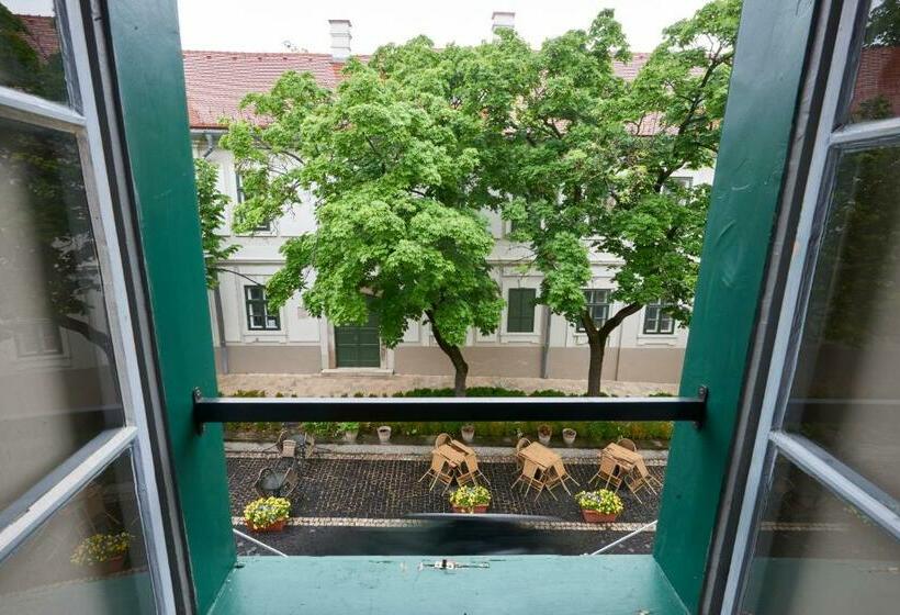Habitación Estándar, Postel Hostel