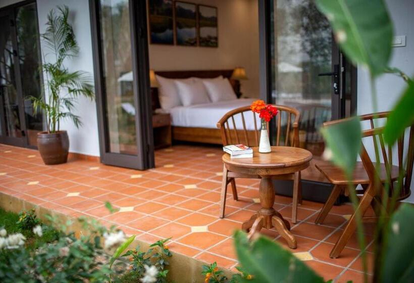 اتاق لوکس با چشم‌انداز استخر, Bai Dinh Garden Resort & Spa