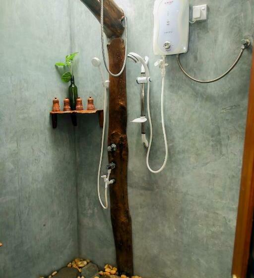 Номер Стандарт, The Elephant Next Door