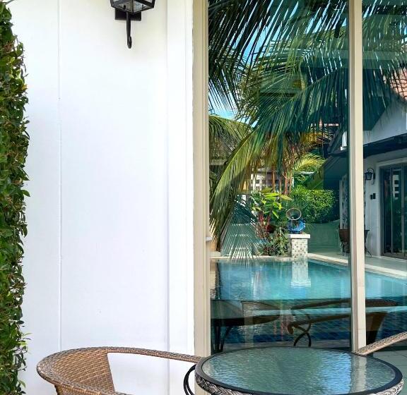 풀장 전망 디럭스 룸, The Snug Airportel   Phuket Airport
