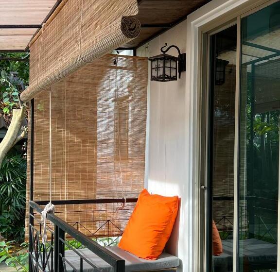 스탠다드 발코니 룸, The Snug Airportel   Phuket Airport