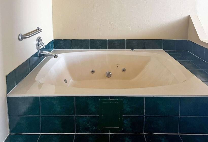 Люкс, Clarion Hotel & Suites