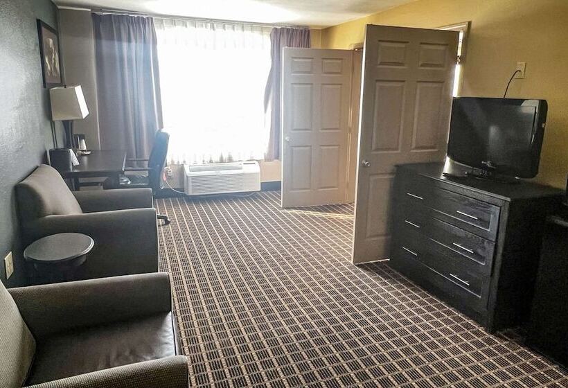 Люкс, Clarion Hotel & Suites
