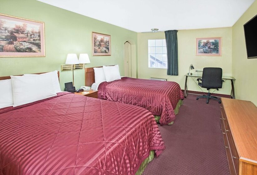 Suite, Days Inn & Suites By Wyndham Terre Haute