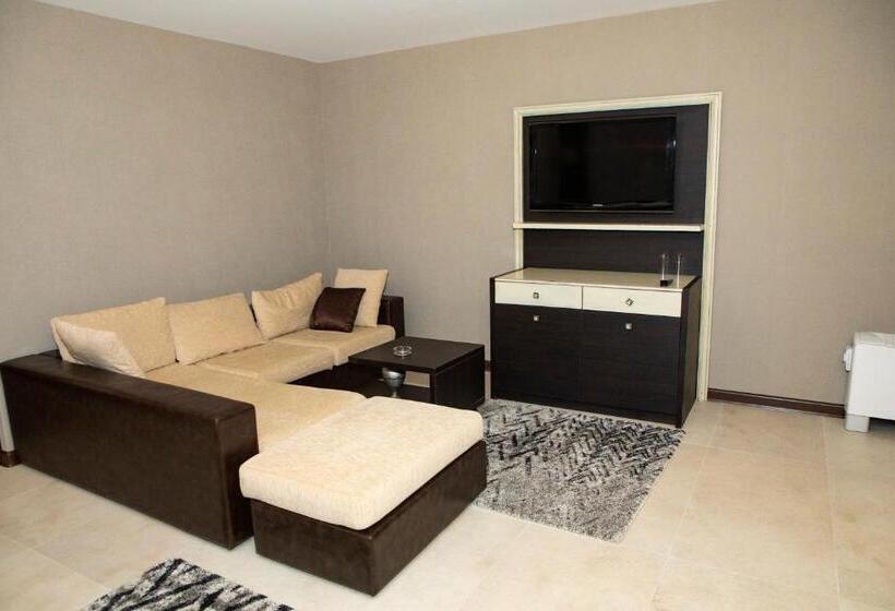 디럭스 스위트, Family Hotel Edia Sandanski