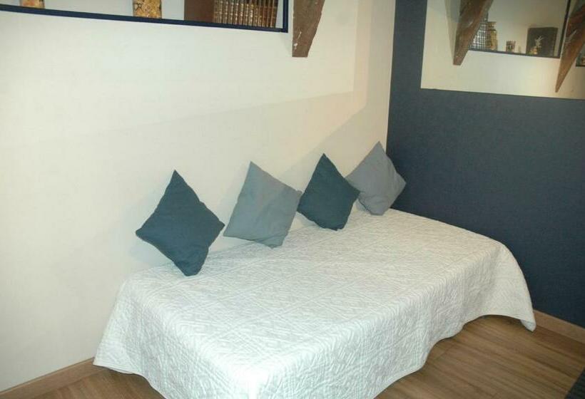 Номер Стандарт с Балконом, Chambre D Hote La Bouliere
