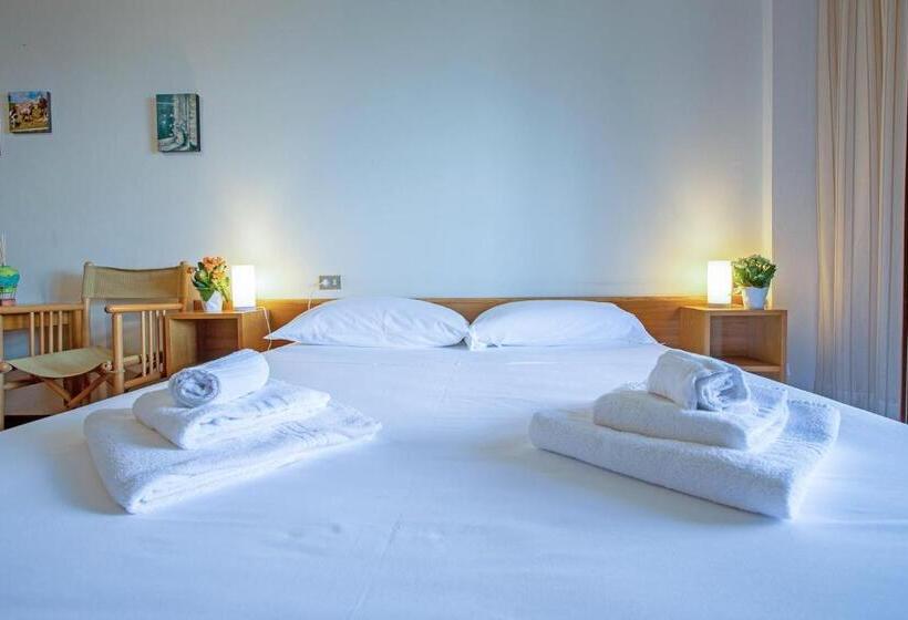 장애인을 위한 킹사이즈 침대 스탠다드 룸, Grem Bike Hostel