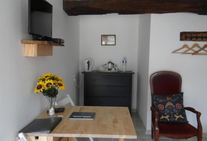 Номер Стандарт, La Petite Houssaye