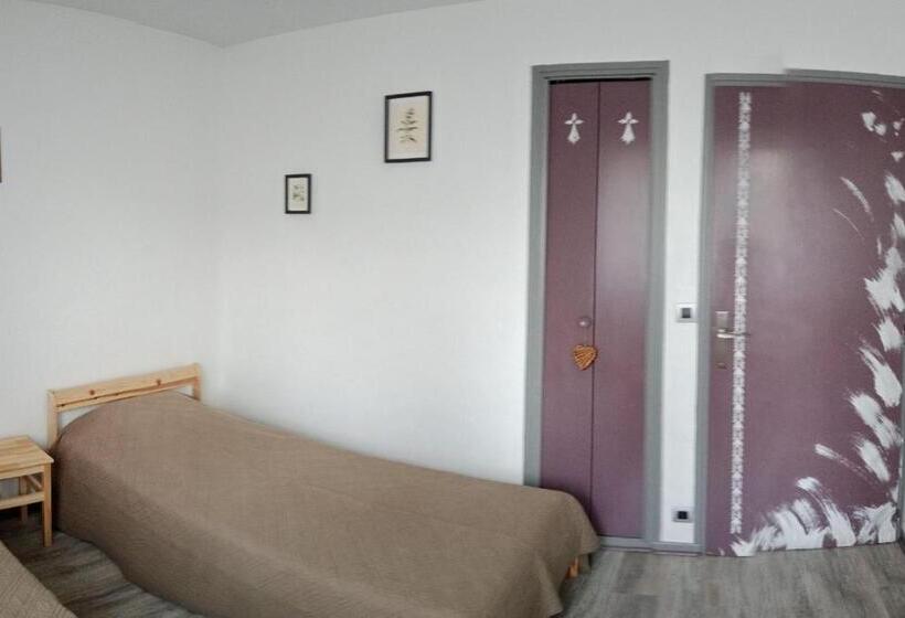 Номер Стандарт Вид на Сад, Chambres Et Table D Hôtes La Combette