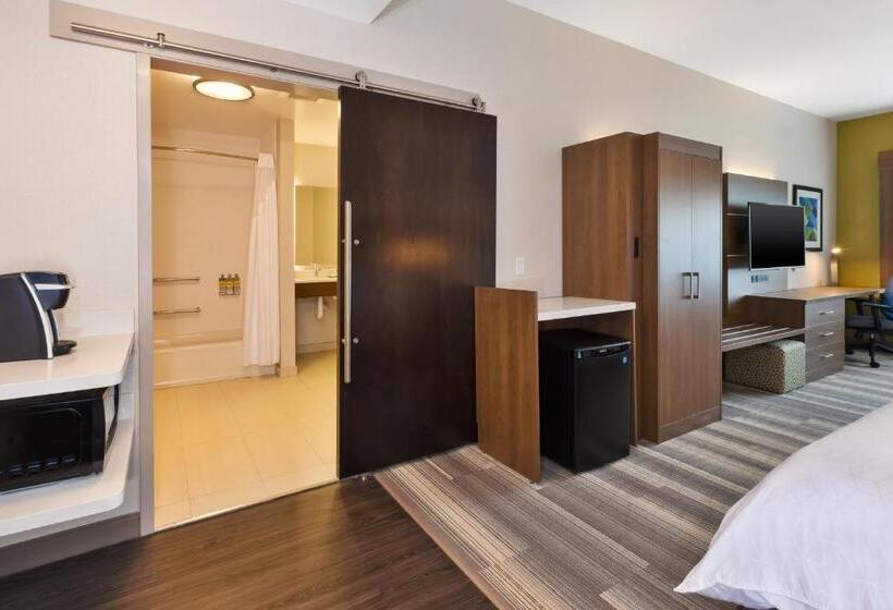 Номер Стандарт Адаптированный для Инвалидов, Holiday Inn Express & Suites   Milan   Sandusky Area, An Ihg