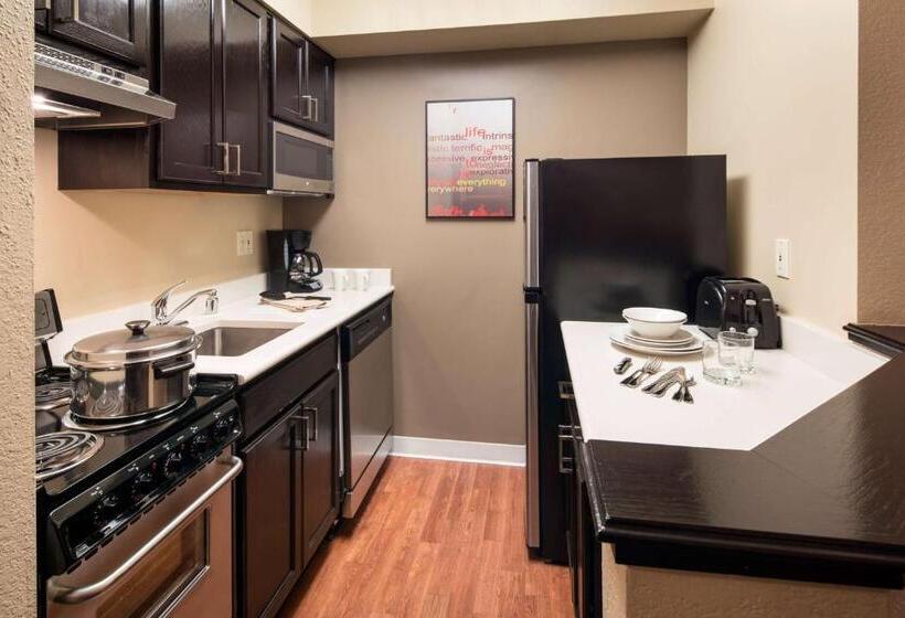스탠다드 스튜디오, Sonesta Simply Suites Seattle Renton