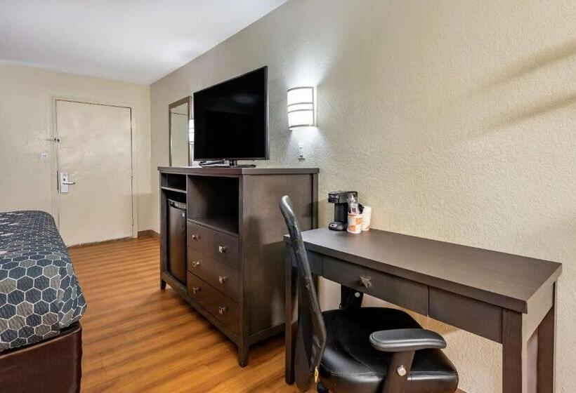 キングサイズベッドのスタンダードルーム, Quality Inn & Suites