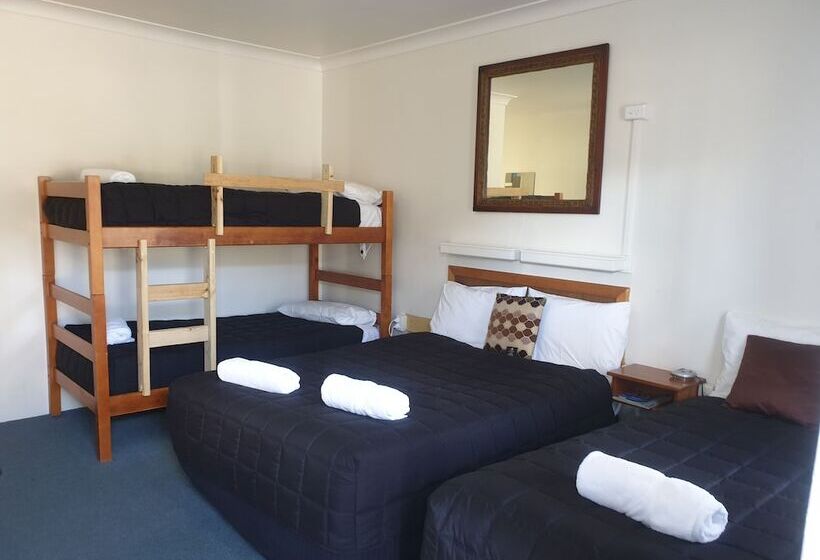 Семейный Номер, Valley View Motel