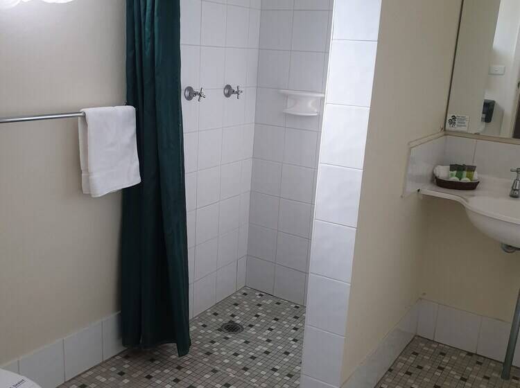 Семейный Номер, Valley View Motel