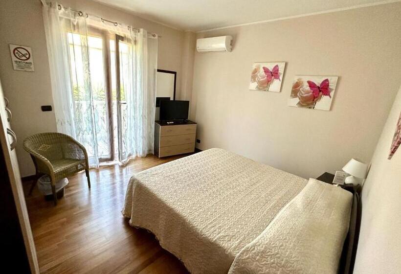 Трехместный Номер Стандарт с Балконом, B&b Mariposa
