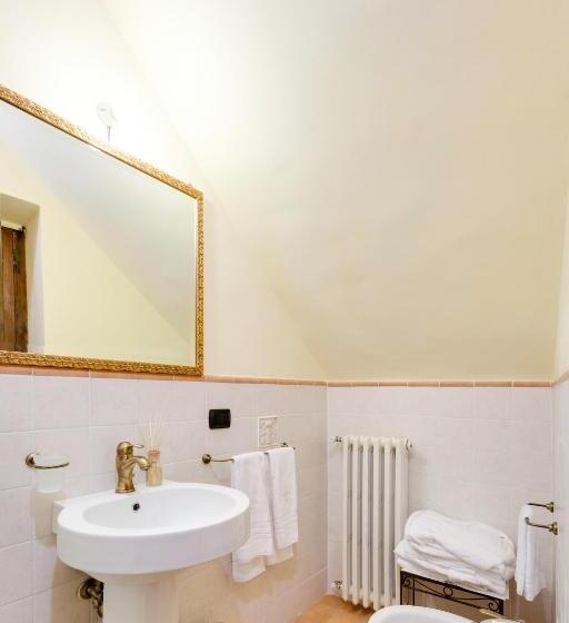 Люкс Повышенной Комфортности, Castello Di Caccuri Suites