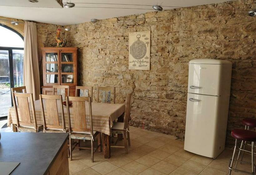 Семейный Номер, Le Clos Du Cher En Beaujolais
