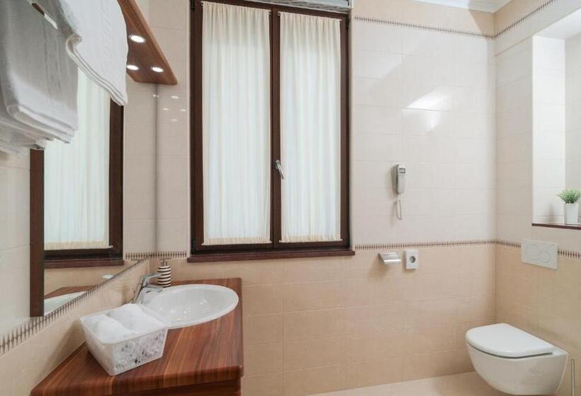 חדר דלוקס עם מרפסת, Luxury Rooms Near The Beach2