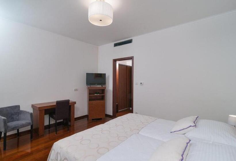 חדר דלוקס עם מרפסת, Luxury Rooms Near The Beach2