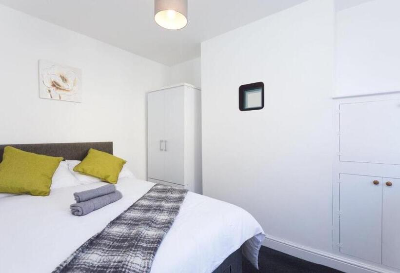 Дом 1 Спальня, Townhouse @ 76 Clare Street Stoke