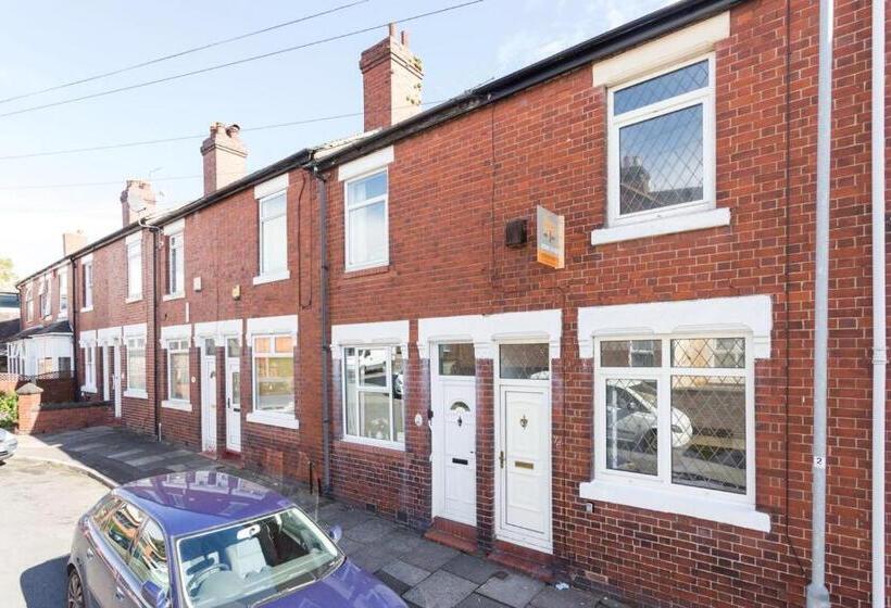 Дом 1 Спальня, Townhouse @ 76 Clare Street Stoke