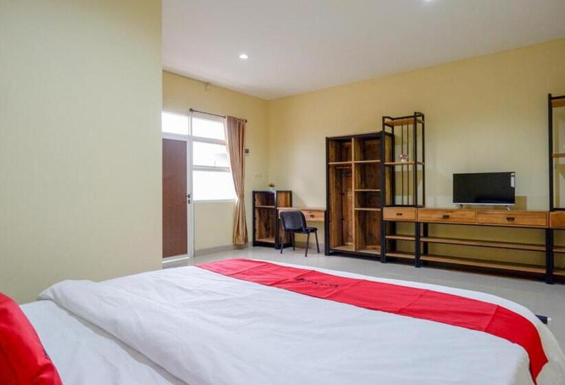 Номер Deluxe, Reddoorz @ Jalan Bali Cilacap