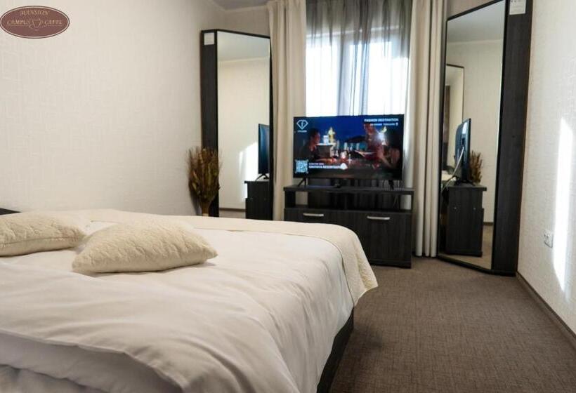 1 Bedroom Penthouse Apartment, Campus Caffe Mansion