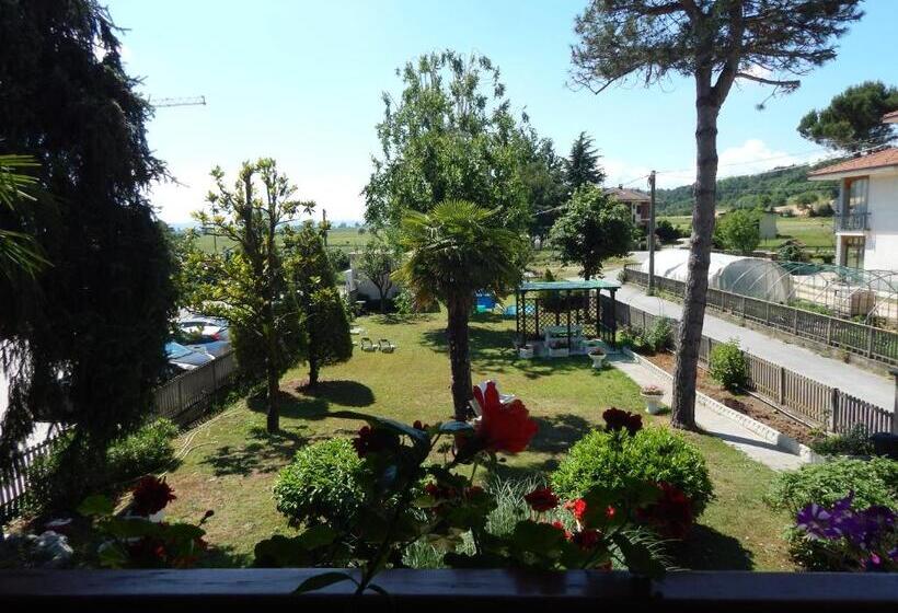스탠다드 룸 킹사이즈 침대, Amo' Le Langhe