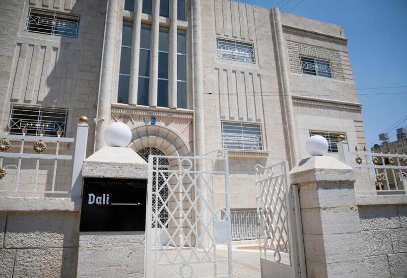 اتاق لوکس, Dali House