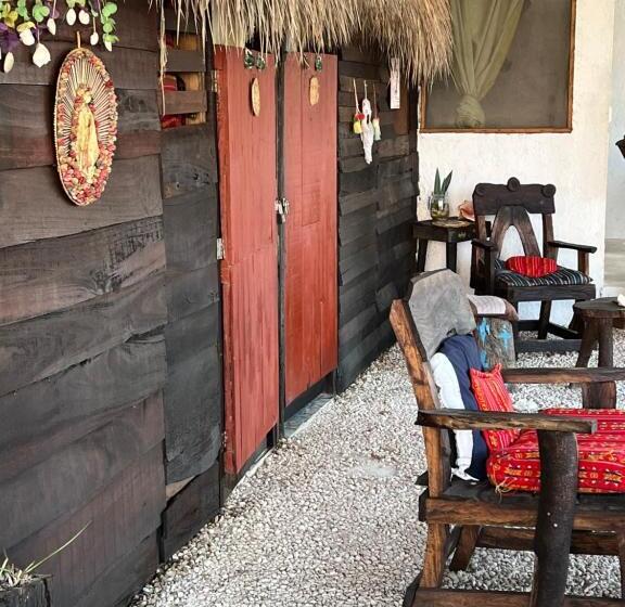 ベーシックトリプルルーム, Near Lake Hostal