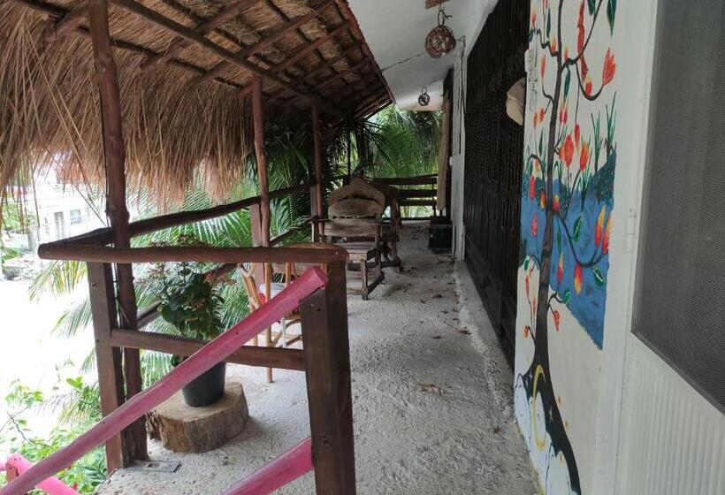 スタンダードトリプルルーム, Near Lake Hostal