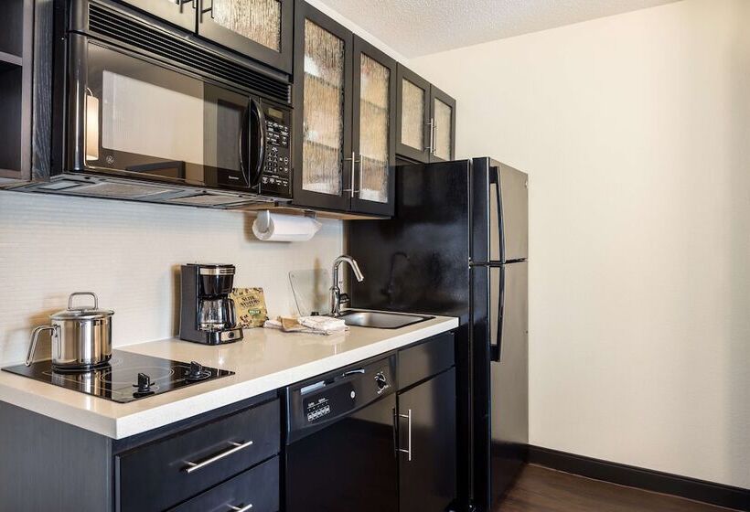 סוויטה מותאמת לאדם עם מוגבלויות, Sonesta Simply Suites Austin South