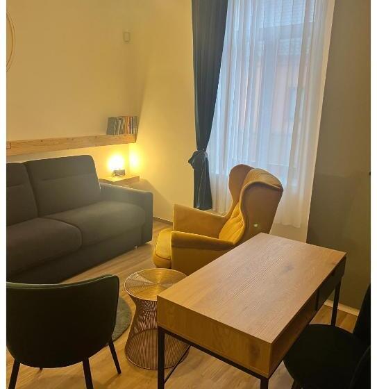Студия Стандарт, Penzion Lederer