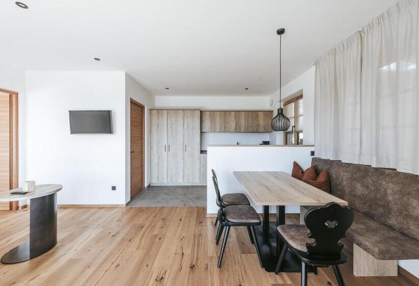 Family Suite, Lochbauer