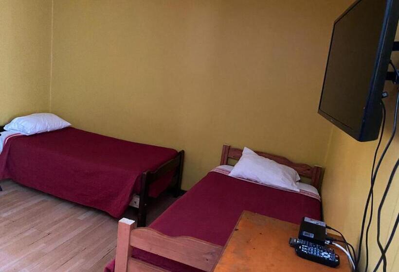 اتاق استاندارد چهار تخته, Hostal Radal Molina