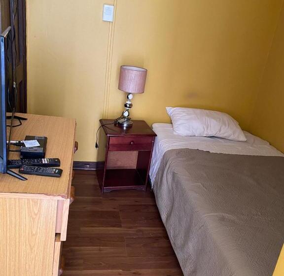 اتاق استاندارد یک نفره, Hostal Radal Molina