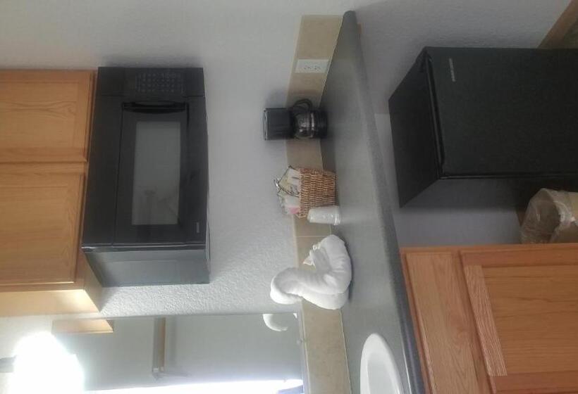 Номер Стандарт, Howard's Motel