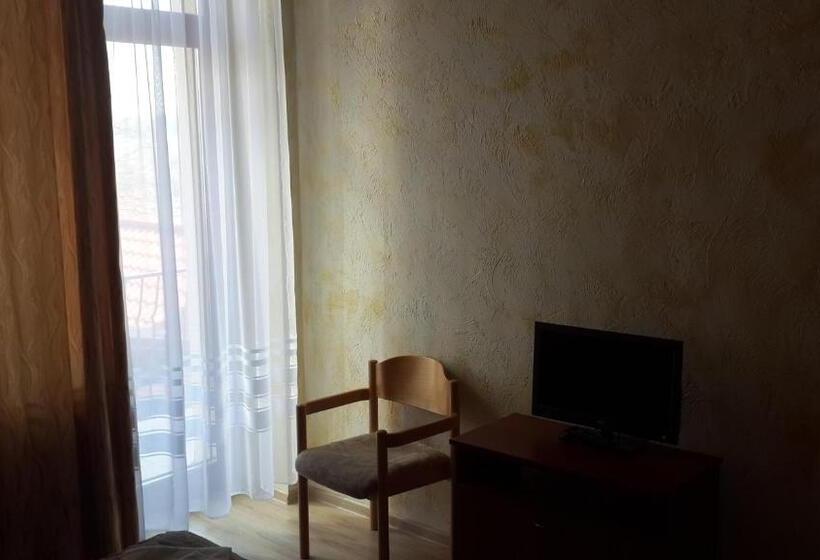 Полулюкс, Helikon