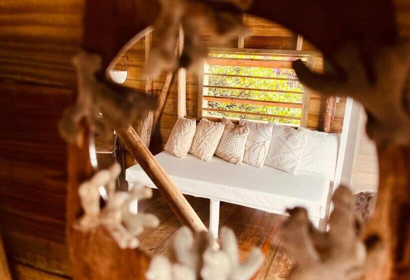 Бунгало Deluxe, Urraca Monkey Island Eco Resort