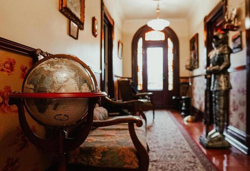 Номер Стандарт, Manoir Des Curiosits
