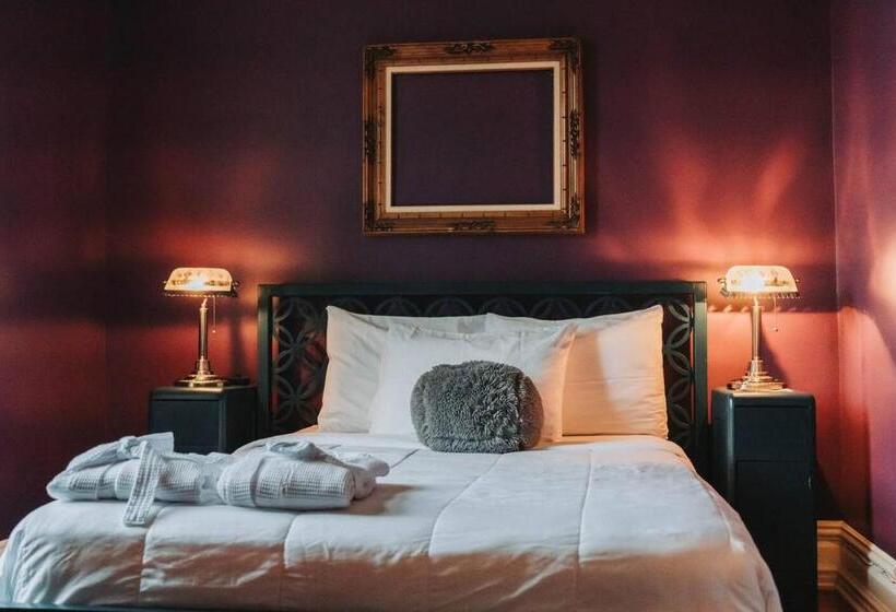 Номер Стандарт, Manoir Des Curiosits