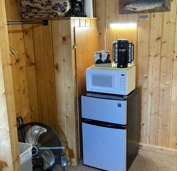 Номер Стандарт 2 Двуспальные Кровати, Sportsman Lodge Melrose Mt