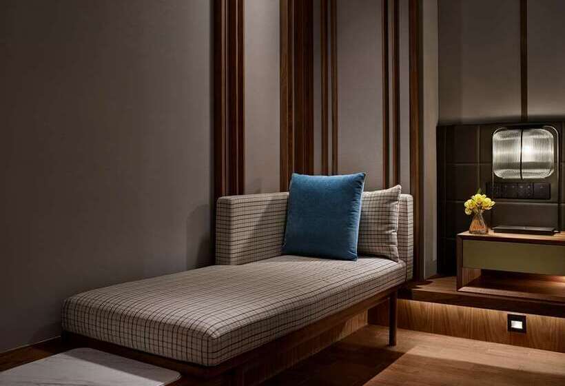 ジュニアスイート, Ms Milenium Monterrey Curio Collection By Hilton