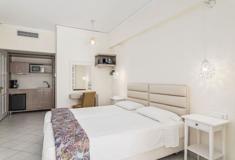 استودیوی استاندارد, Hydrele Beach Hotel & Village