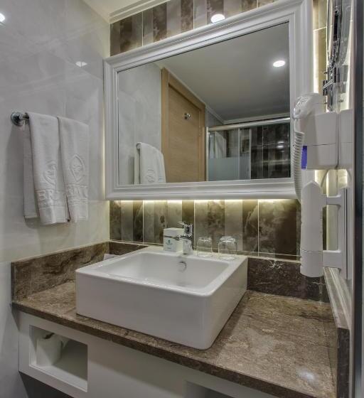 اتاق استاندارد سه نفره, Sherwood Exclusive Lara