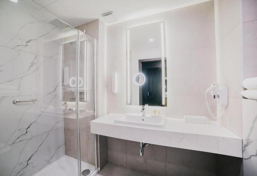 سوییت, B&b Hotel Warsaw East
