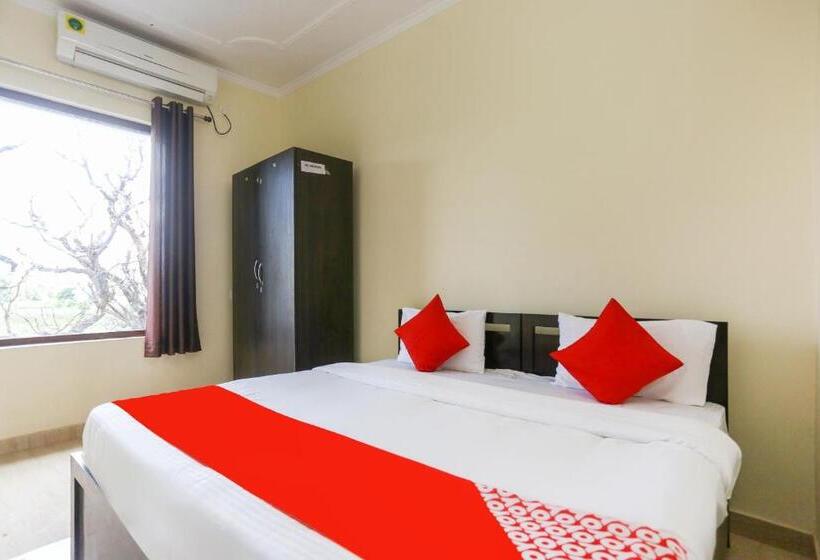 트리플 클래식 룸, Flagship 48731 Pradeep Hostel