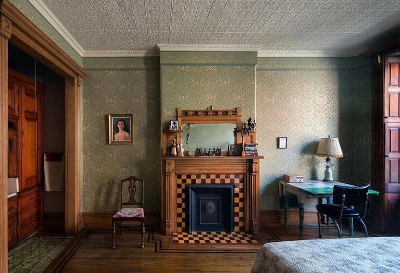 اتاق استاندارد, The Harlem Flophouse