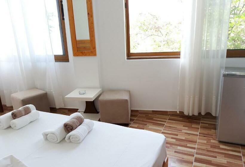 스탠다드 발코니 룸, Beleris Rooms