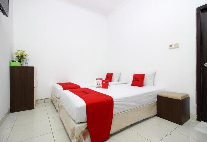 Номер Deluxe, Reddoorz Near Adisucipto Airport 3